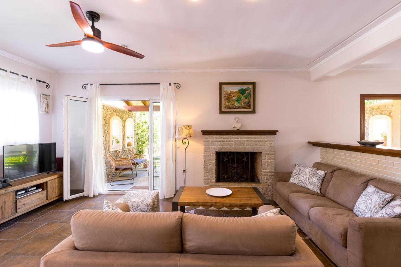 Villa St Nicholas House With Private Heated Pool Дассия Экстерьер фото