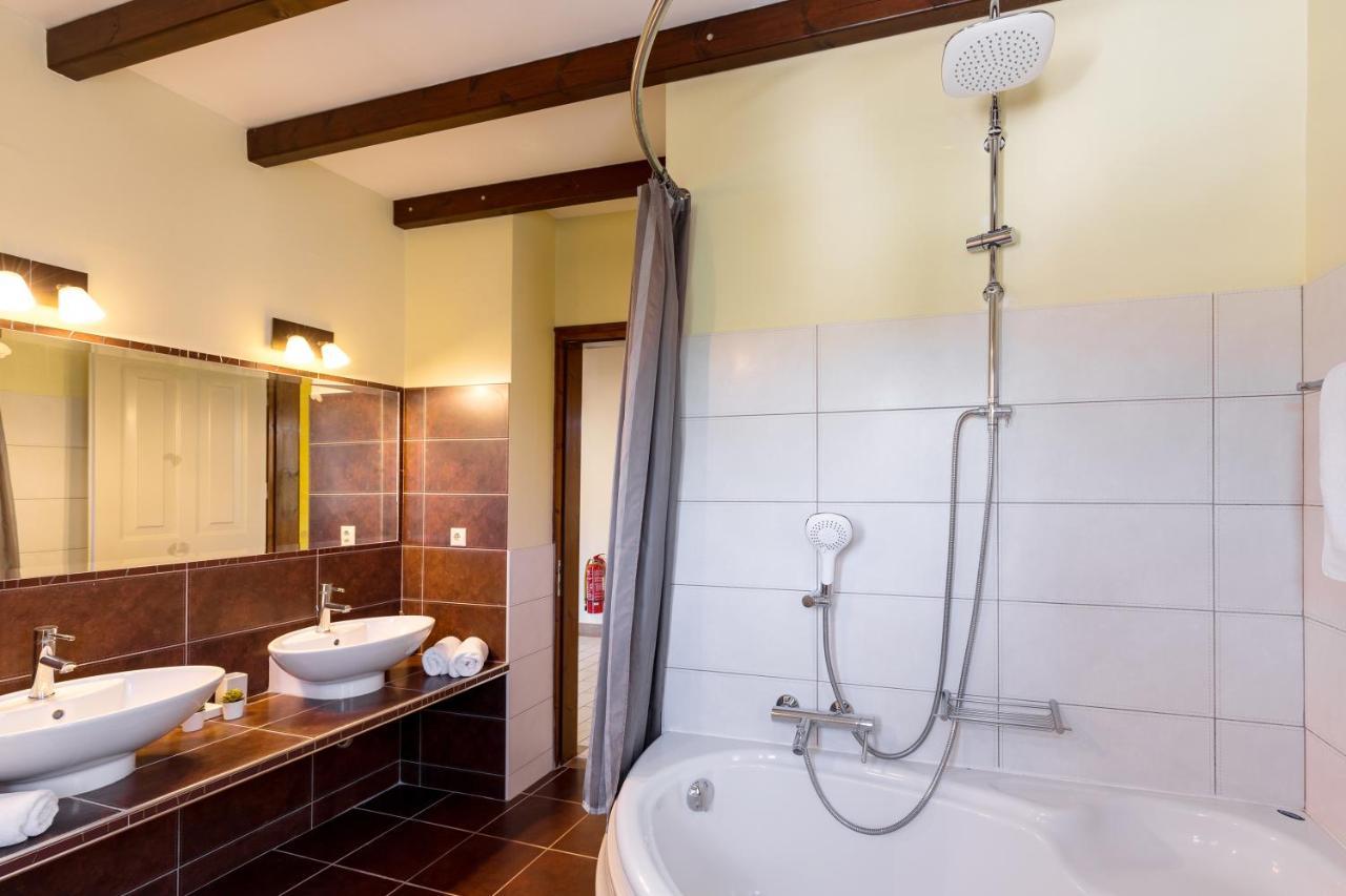 Villa St Nicholas House With Private Heated Pool Дассия Экстерьер фото