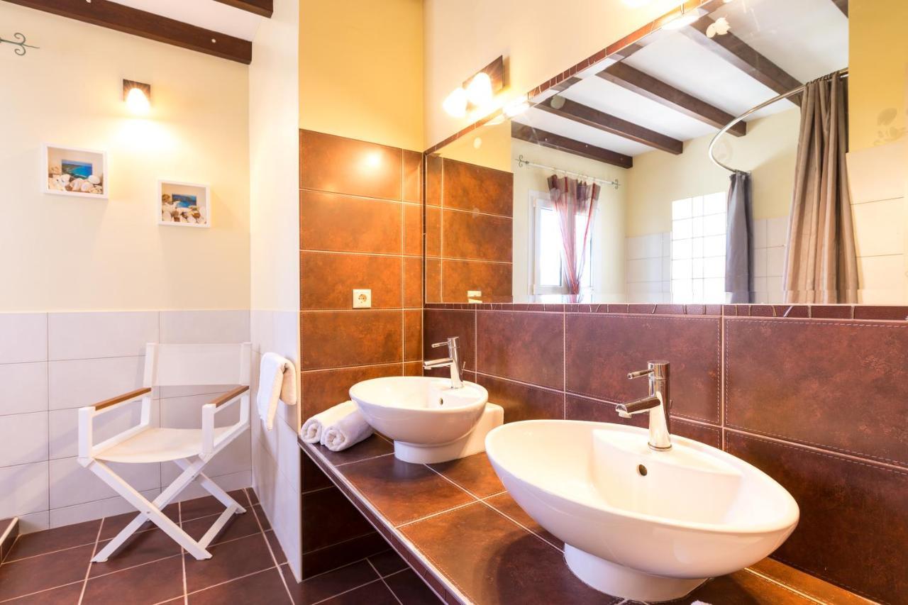Villa St Nicholas House With Private Heated Pool Дассия Экстерьер фото